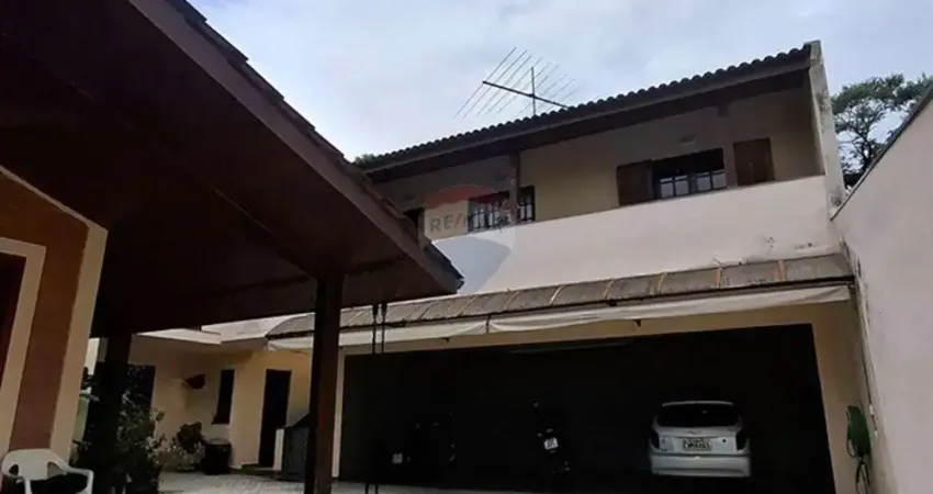 Casa de Condomínio com 5 Quartos e 4 banheiros à Venda, 500 m² por R$ 2.550.000,00