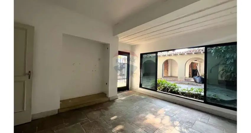 Casa de 650m² em localização exclusiva para locação no Jardins com 8 vagas