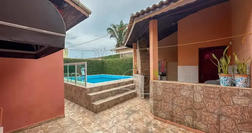 Casa oportunidade de negócio com piscina em bairro nobre da cidade de peruíbe, sp.