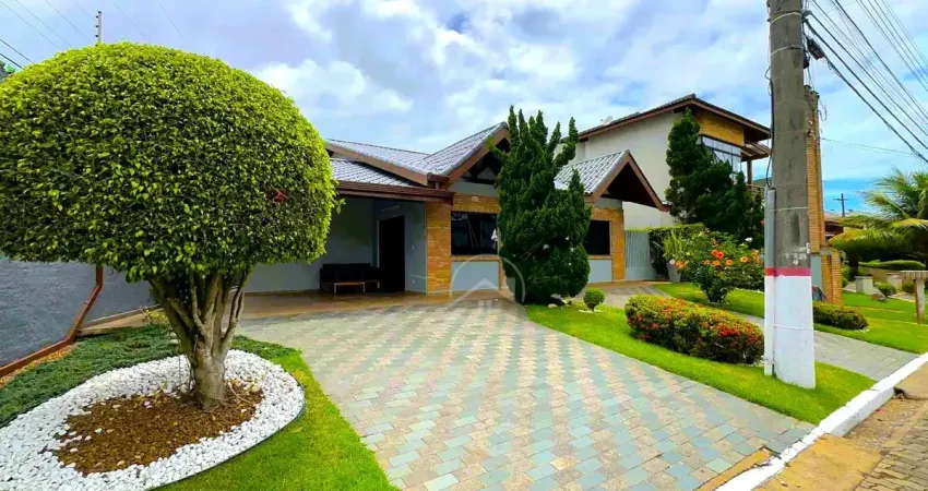 Casa conservada com piscina dentro de um dos melhores condomínios em peruíbe.