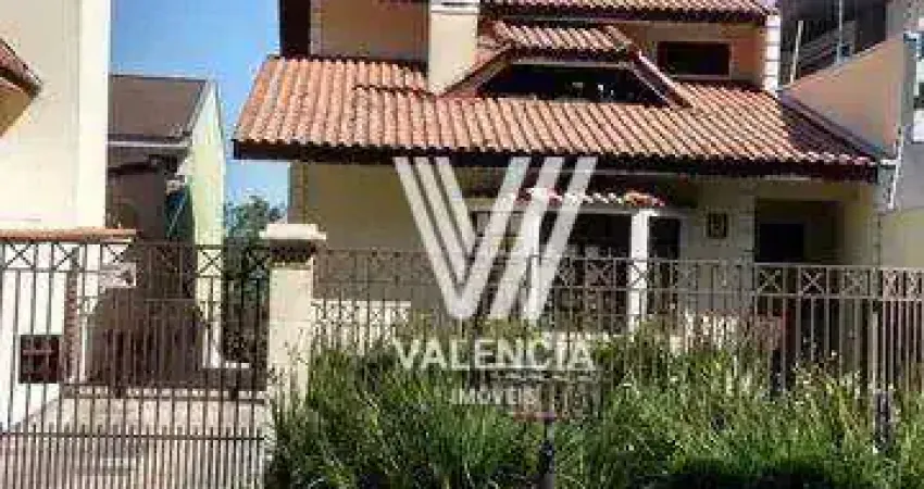 Casa de Rua | 4 Dorms | 245m² priv | 4 vagas | Tarumã - CURITIBA/PR