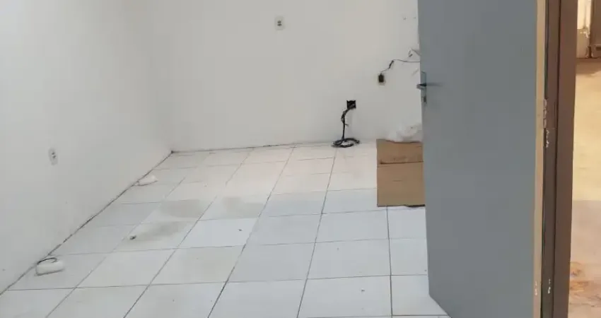 Alugo galpão bem estruturado no sao cristovão com 360m2 sendo 2 escritórios