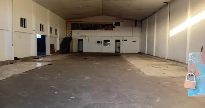 Alugo galpão grande com 650m2 no sao cristovao 2 em 1 com escritorio duplex