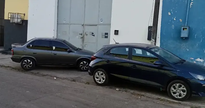 Alugo galpao com escritorio bem localizado no sao cristovao bom e barato