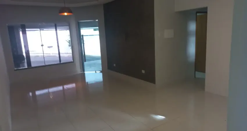 Imóvel no bandeirantes, com três dormitórios, sendo uma suíte. com excelente localização!