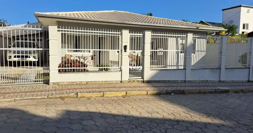Casa com 3 quartos à venda na Rua Parati, 359, Centro, Bombinhas