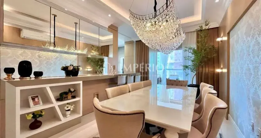 Apartamento com 4 Suítes na Quadra do Mar em Meia Praia Itapema