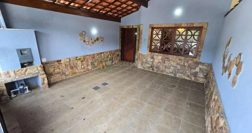Casa geminada de 2 dormitórios sendo 1 suíte, 300m da praia, área gourmet e serviço com lavabo, 103,13m² de área útil, garagem para 2 veículos, zona 1