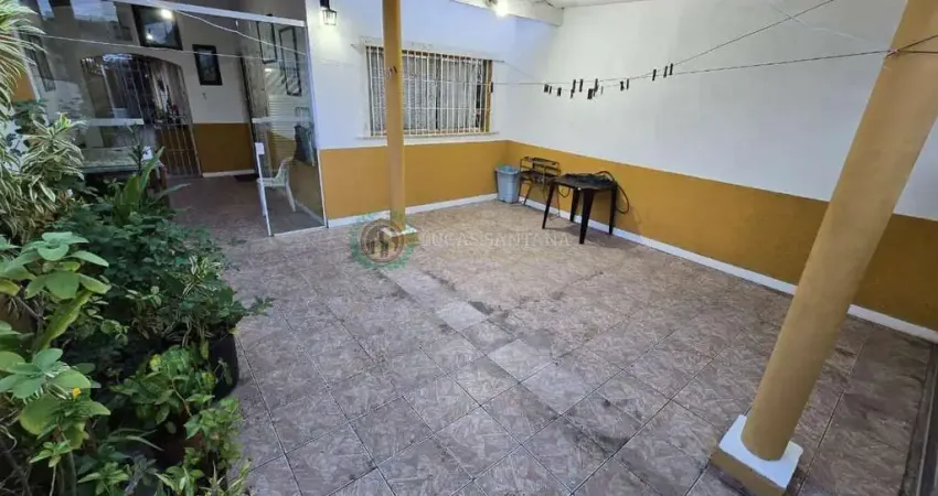 Casa geminada de 2 dormitórios, 68,15m² de área útil, 2 banheiros, garagem para 2 veículos, zona 2