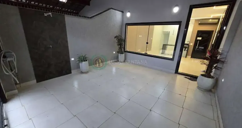 Casa geminada alto padrão, 3 dormitórios sendo 2 suítes, área de spa com hidromassagem e gourmet com churrasqueira elétrica, 350m da praia, zona 1