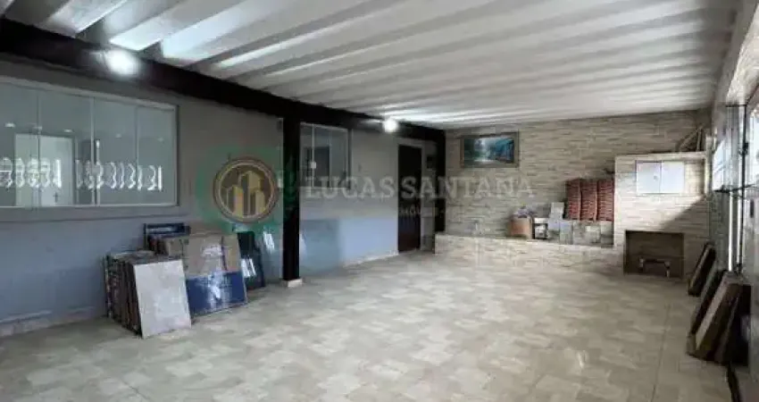 Casa isolada 2 dormitórios sendo 1 suíte, 72m² de área útil, garagem para 2 veículos coberta, toda reformada, quintal nos fundos