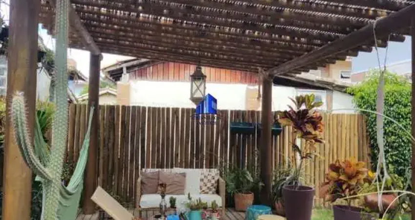 Casa à venda condomínio quatro rodas r$ 1.680.000,00 espaço gourmet, 4/4 sendo 3 suítes, jardim com gazebo, quintal, varanda.