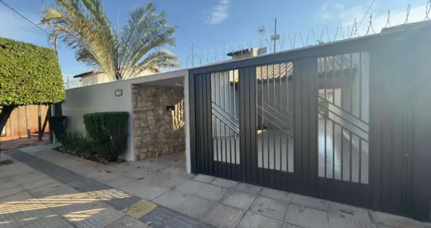 Imóvel térreo com piscina aquecida, área gourmet e 4 dormitórios!