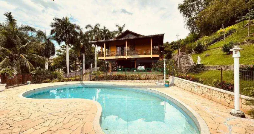 Casa para Venda em Volta Grande, Centro, 4 dormitórios, 2 suítes, 5 banheiros, 4 vagas