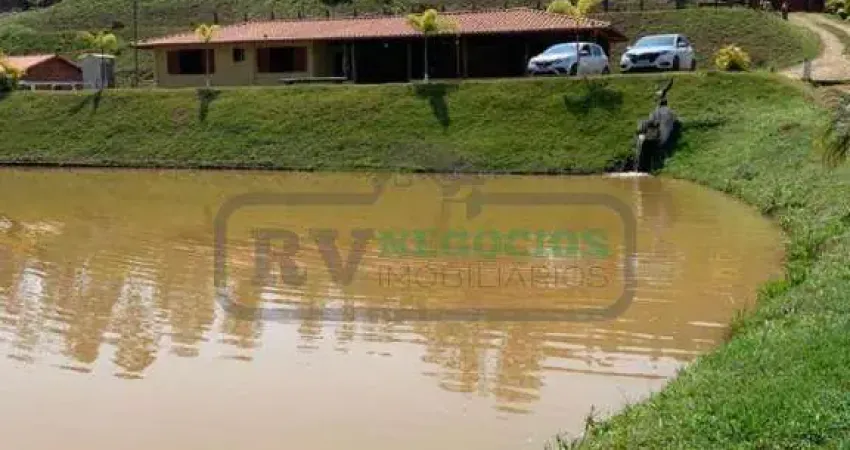 Granja para Venda em Juiz de Fora, Paula Lima, 2 dormitórios, 1 suíte, 2 banheiros