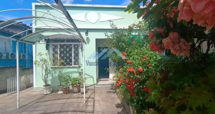 Casa com 2 quartos para alugar na Rua Vítor Alves, 1215, Campo Grande, Rio de Janeiro