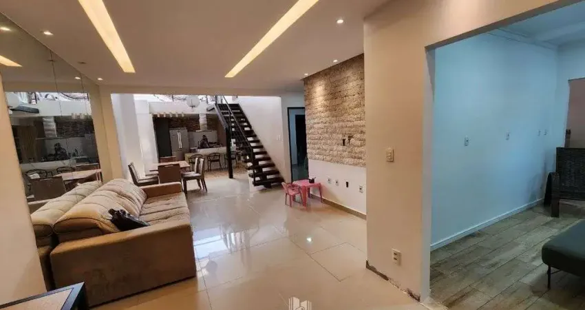 Maravilhosa Casa Duplex a Venda no Cond Zeus - 3 Suítes - Escritório - Reformada