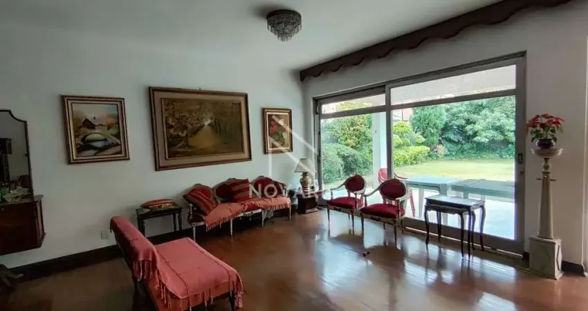 Casa residencial com 4 dormitórios, living amplo e 6 vagas no alto da boa vista