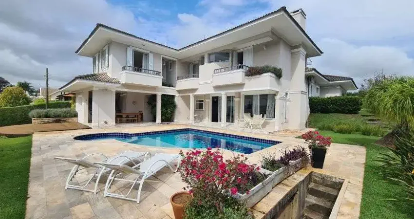 Sobrado para venda possui 545 metros quadrados com 5 quartos