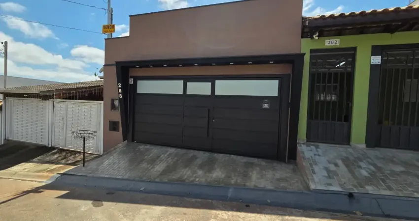 Linda casa novíssima.  sendo 3 quartos, 1 suíte, 118m2 de área util.