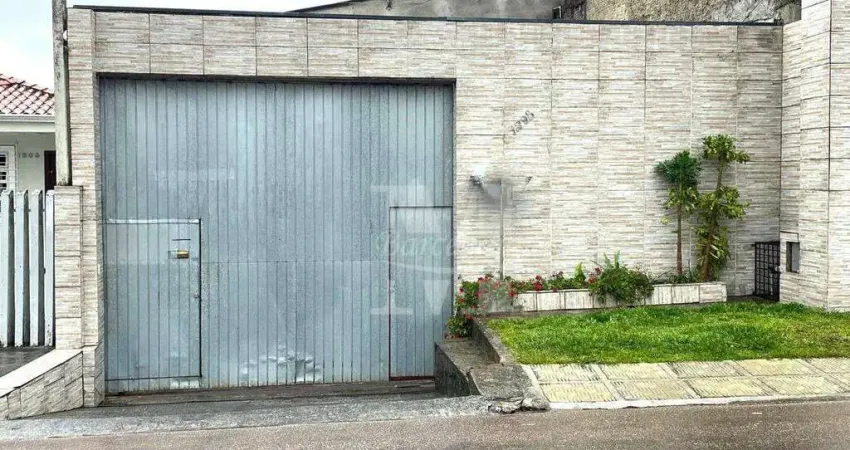 CASA COM TERRENO, NO PINHEIRINHO, 4 QUARTOS, 5 VAGAS.