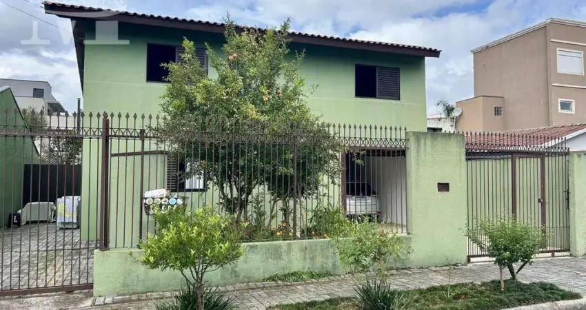 CASA COM 2 MORADIAS INDIVIDUAIS, Á METROS DA RUA ANTÔNIO ESCORSIN, COM BELO QUINTAL E POMAR.