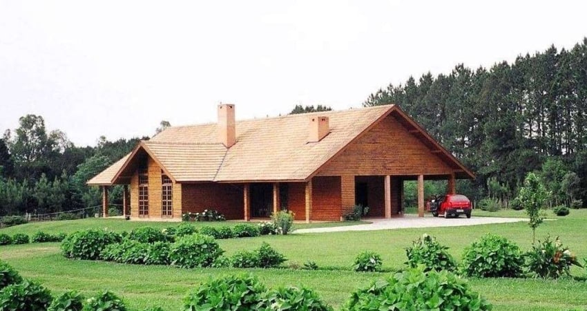 CHÁCARA RARA, COM BELA CASA  ACONCHEGANTE E UM TERRENO PLANO DE MAIS DE 22 MIL M².  ADEGA, LAREIRA, PISCINA.