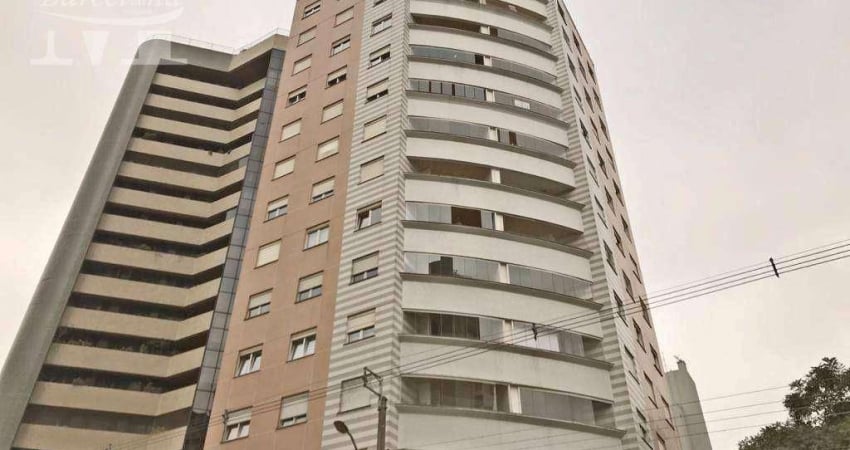 APARTAMENTO SEMI-MOBILIADO NO CABRAL. 3 QUARTOS, SUÍTE, 4 BANHEIROS, SACADA, 2 VAGAS.