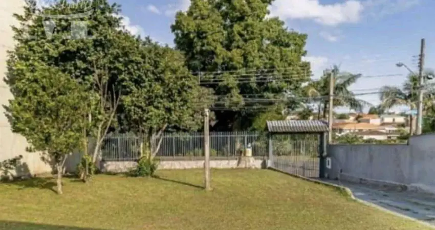 Casa à venda no santa cândida. 3 quartos, edícula com churrasqueira e 2 vagas de garagem.