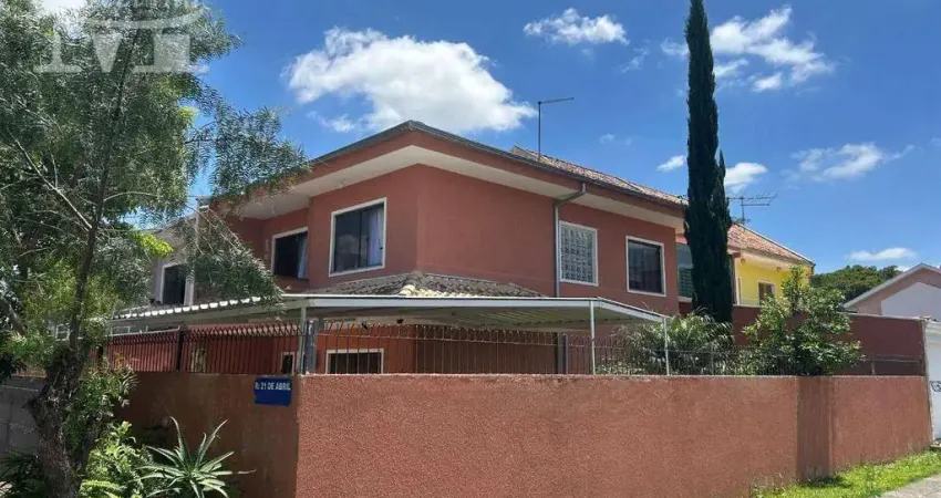 Ótimo sobrado de esquina, com terreno e churrasqueira. excelente localização.