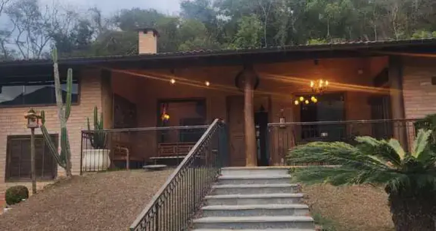 Casa com vista livre para as montanhas em itaipava - petrópolis