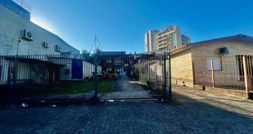 Casa com 3 quartos à venda na Rua Nestor Moreira, 330, Nossa Senhora de Lourdes, Caxias do Sul