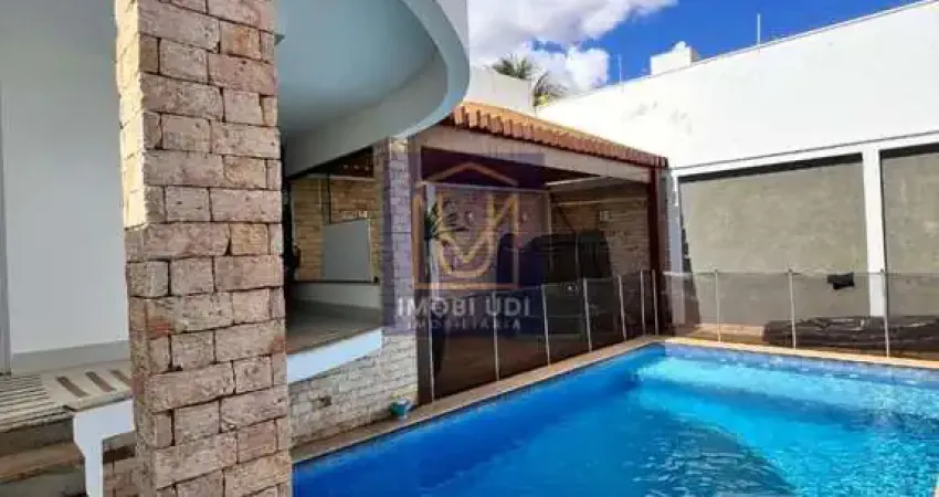 Casa com 4 quartos à venda no Jardim Colina, Uberlândia 