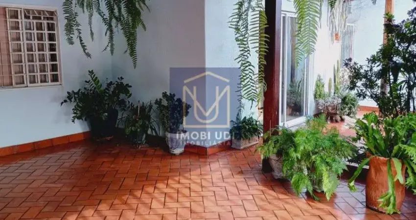 Casa com 5 quartos à venda na Cidade Jardim, Uberlândia 