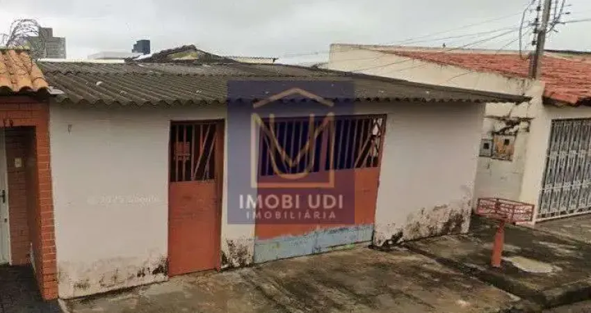 Casa com 3 quartos à venda no Conjunto Segismundo Pereira, Uberlândia
