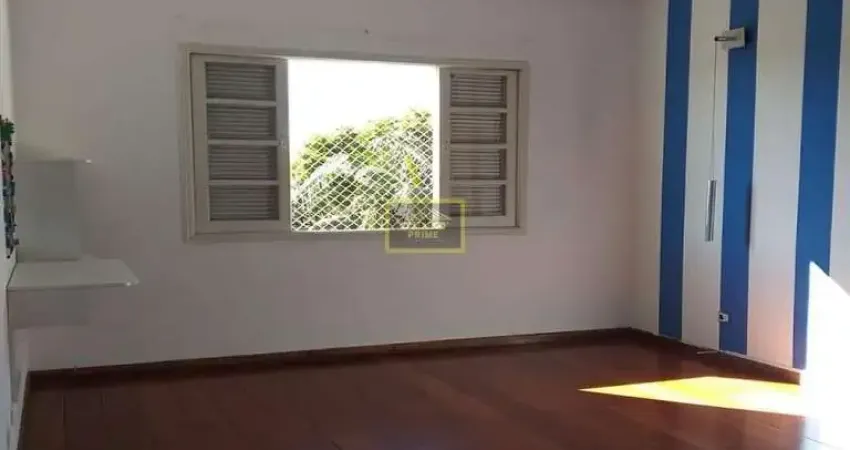Casa com 03 dormitórios para locação na Vila Mazzei