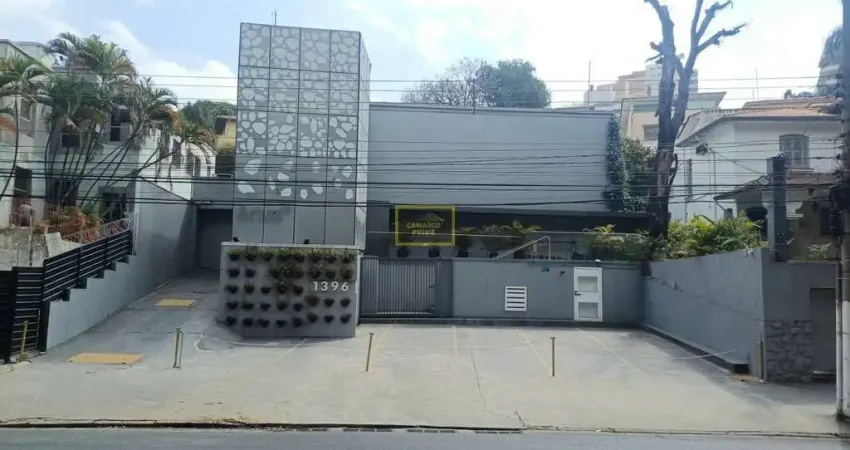 Casa comercial com 12 salas para alugar na Avenida Pacaembu, 1396, Pacaembu, São Paulo