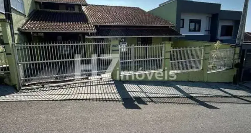 Casa com 3 quartos à venda no Iririú, Joinville 