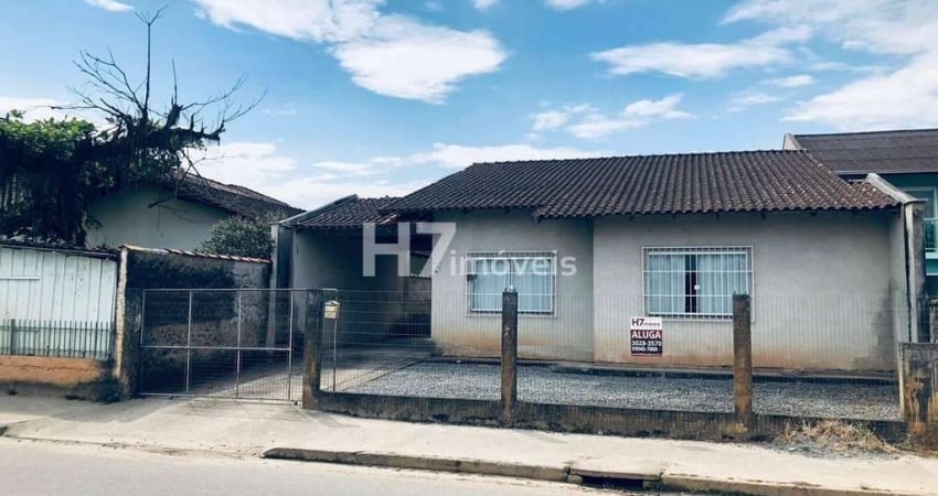 Casa com 1 suíte + 2 quartos para Locação, Petrópolis - Joinville