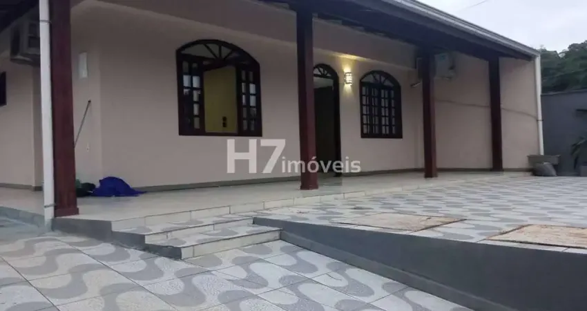 Casa com 2 suítes + 1 quarto para locação, petrópolis - joinville