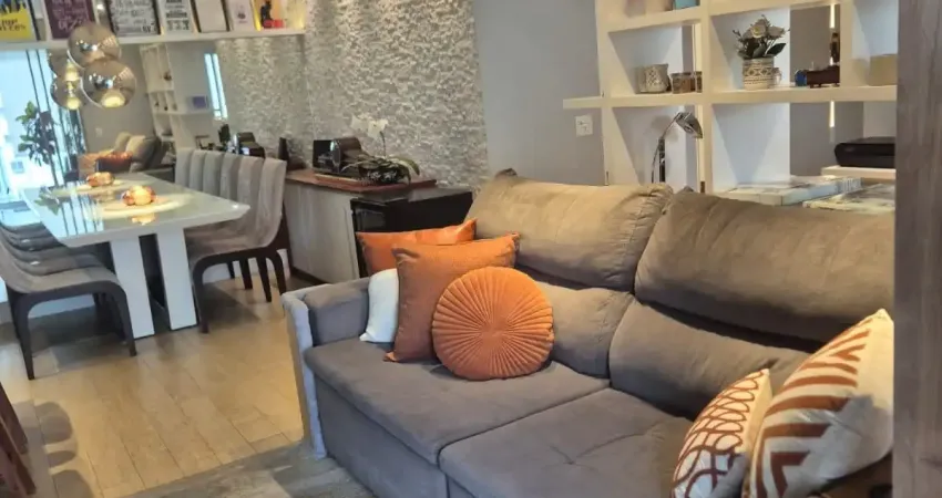Apartamento moderno e funcional, com acabamento fino e marcenaria em todos os cômodos