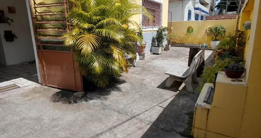 Oportunidade - casa grande, iluminada, com aquela sensação gostosa de liberdade. muito espaço para  seus novo lar e momentos com a sua família!!