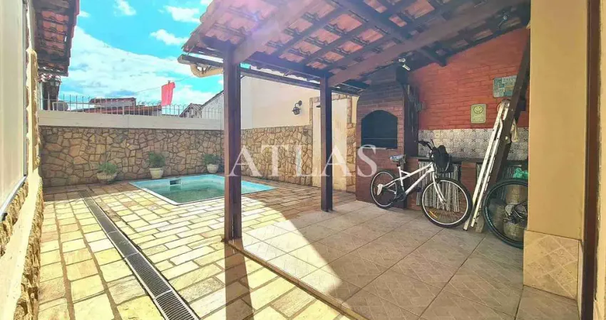 Casa com 3 quartos à venda na Rua Artur Luiz Correa, 8, Jardim Veneza, Volta Redonda