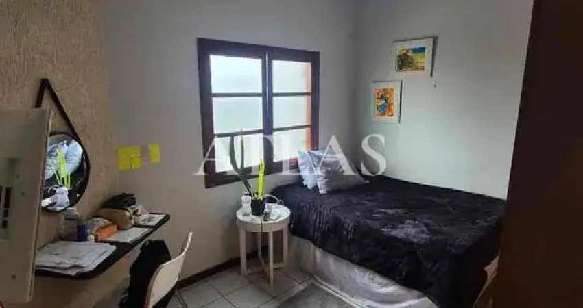 Casa com 2 quartos à venda na Rua Madri, 2, Jardim Europa, Volta Redonda