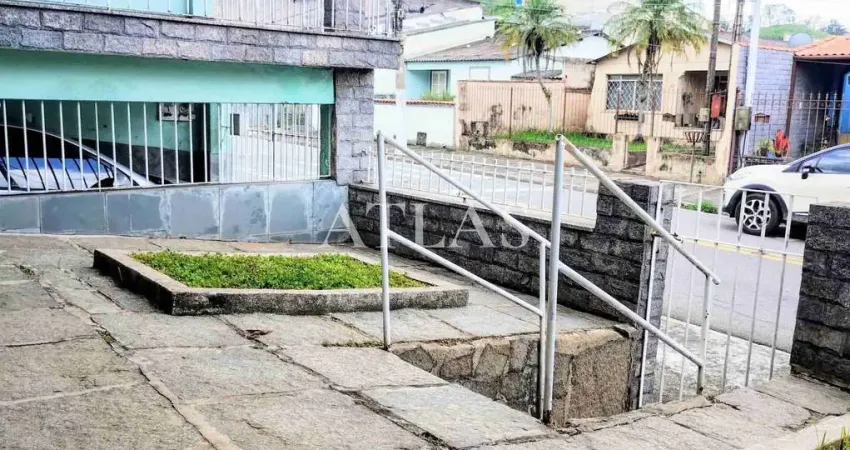 Casa com 3 quartos à venda na Rua Seiscentos e Cinqüenta e Nove, 45, Siderópolis, Volta Redonda