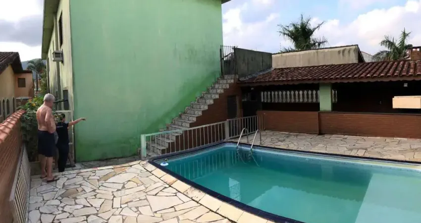 Casa para Venda em Itanhaém, Santa Terezinha, 4 dormitórios, 1 suíte, 1 banheiro, 8 vagas