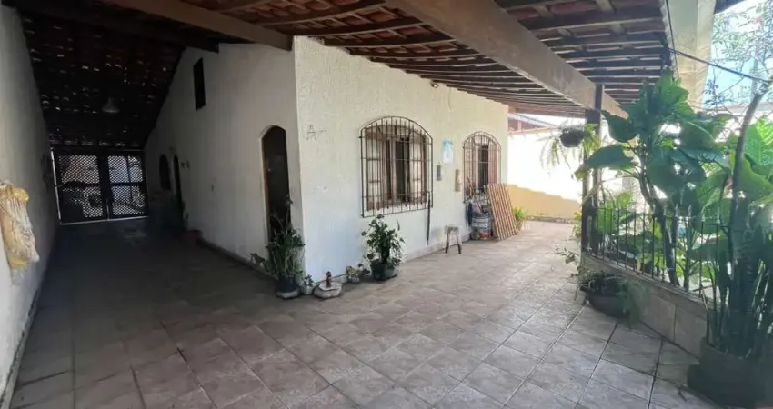 Casa para Venda em Itanhaém, Balneário Gaivota, 3 dormitórios, 1 suíte, 2 banheiros, 8 vagas