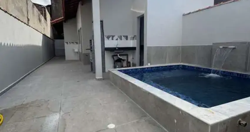 Casa para Venda em Itanhaém, Loty, 2 dormitórios, 1 suíte, 2 banheiros, 2 vagas