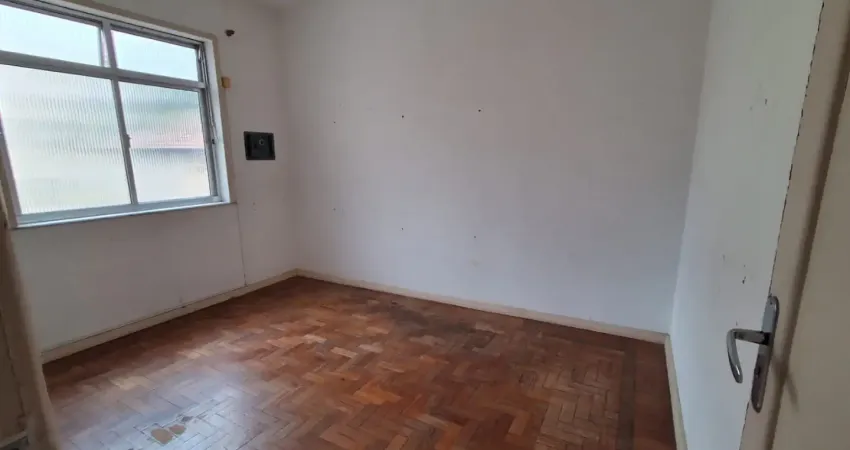 Tijuca: amplo 2 quartos com dependência – localização imbatível'