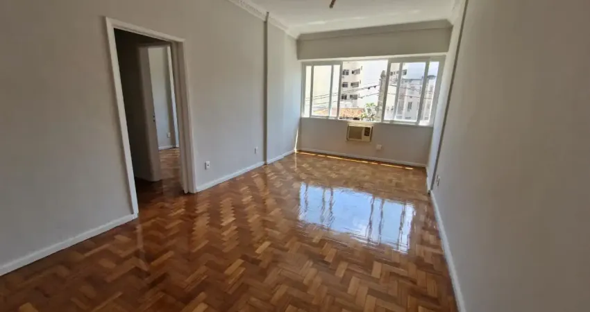 Oportunidade! 2 quartos, 75 m², reformado e com dependência completa – tijuca